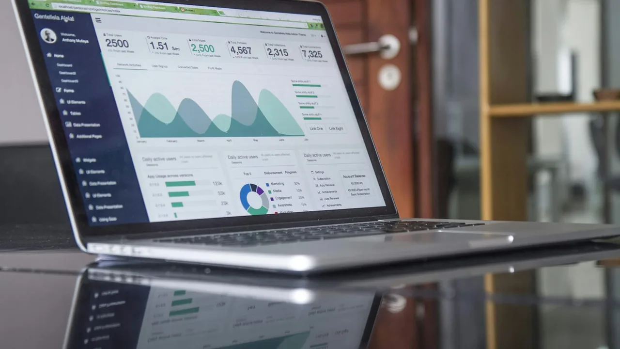 Tim Digital Marketer Menerapkan Cara Menggunakan AI Secara Bijak dalam Riset Bisnis