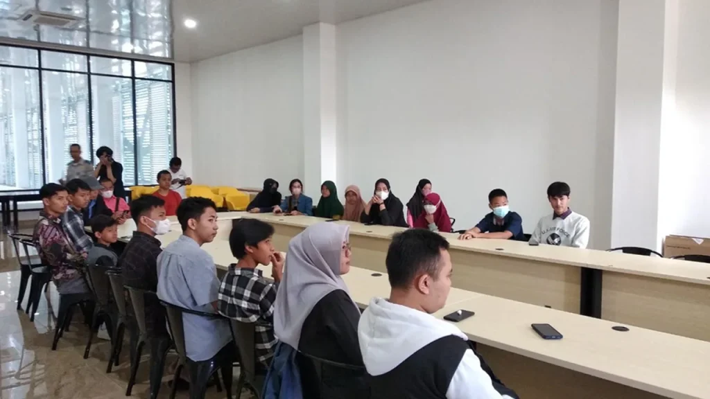 Pelatihan Videografi Argia Academy di Blitar pada 16 April 2023 menggunakan smartphone